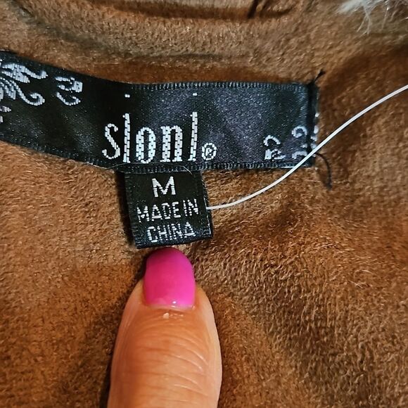 NWT Sioni Faux leather shearling style assymetrical hem vest size Medium - Picture 8 of 13